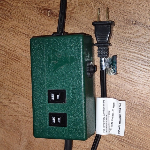 🎅 Rotating Christmas Tree stand with double light plug ins🎄🤶 - Picture 7 of 9